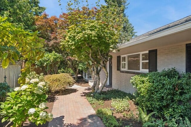 property at 804 84th Ave NE