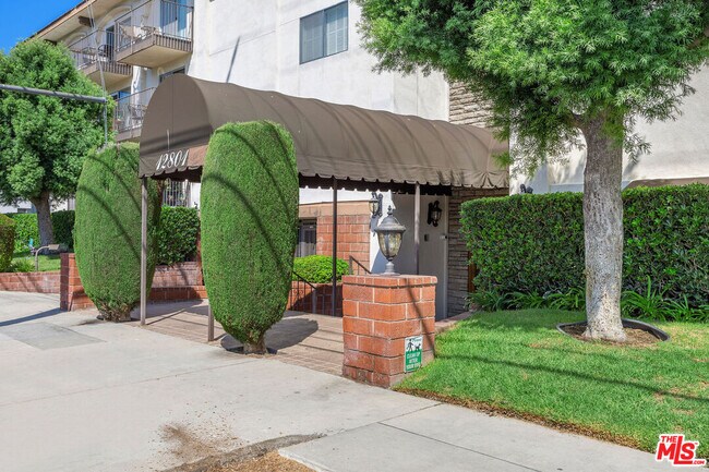 12801 Moorpark St in Los Angeles, CA - Building Photo - Building Photo