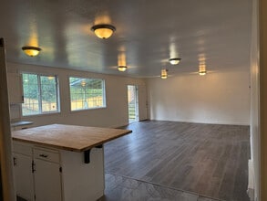 921 102nd St S in Tacoma, WA - Building Photo - Building Photo