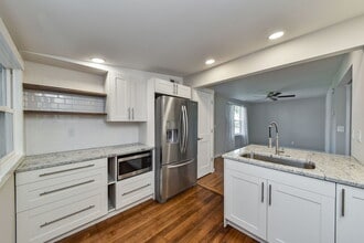 900 Jackson Ave in St. Charles, IL - Building Photo - Building Photo