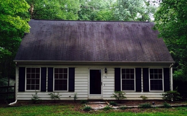 property at 24 Gleewood Pl E