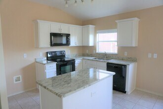 2417 Hampton Dr in Little Elm, TX - Foto de edificio - Building Photo