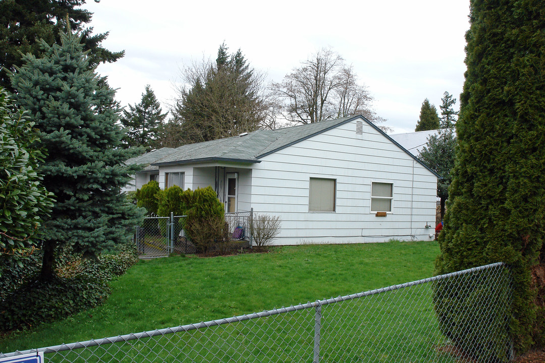 10331-10341 NE Fargo St in Portland, OR - Building Photo