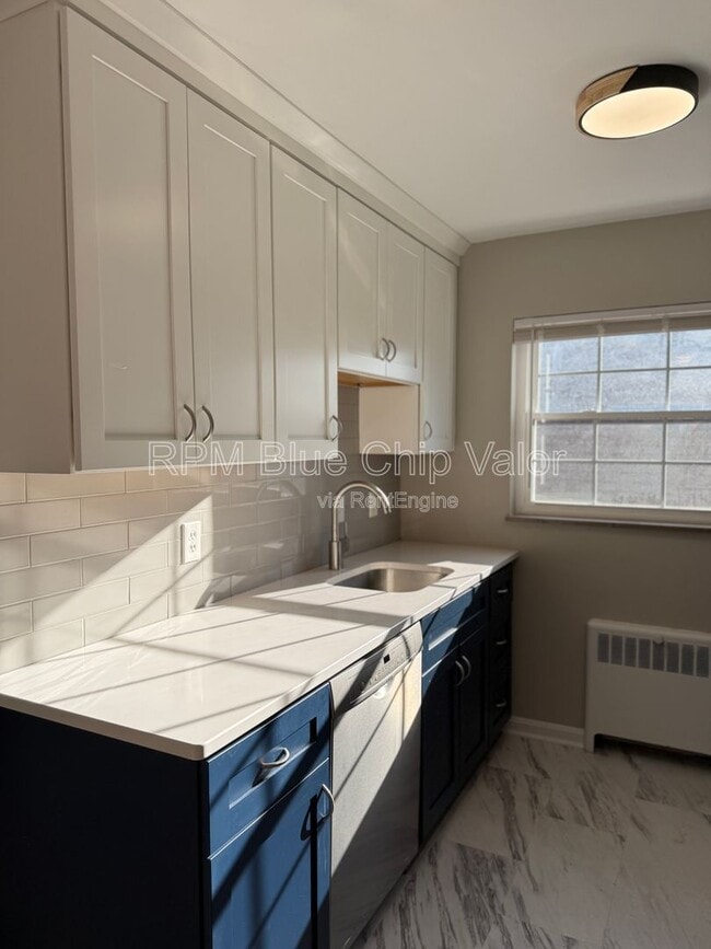 6912 Murray Ave in Cincinnati, OH - Building Photo - Building Photo