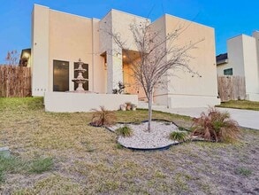 1603 Cozumel Dr in Laredo, TX - Foto de edificio - Building Photo