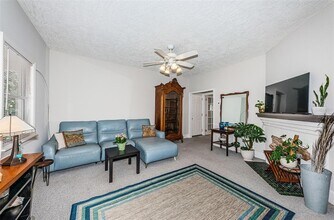 833 1st St NE in St. Petersburg, FL - Foto de edificio - Building Photo