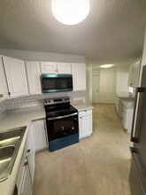 Plaza Point Apartments in Kansas City, MO - Foto de edificio - Building Photo