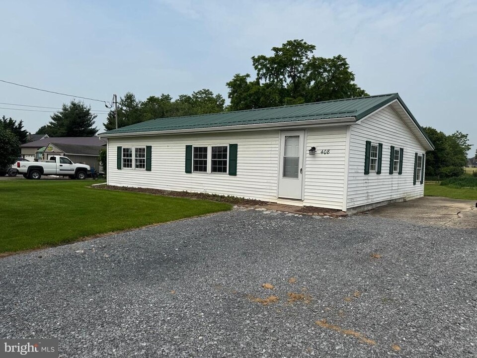 408 Williamson Rd in Greencastle, PA - Building Photo
