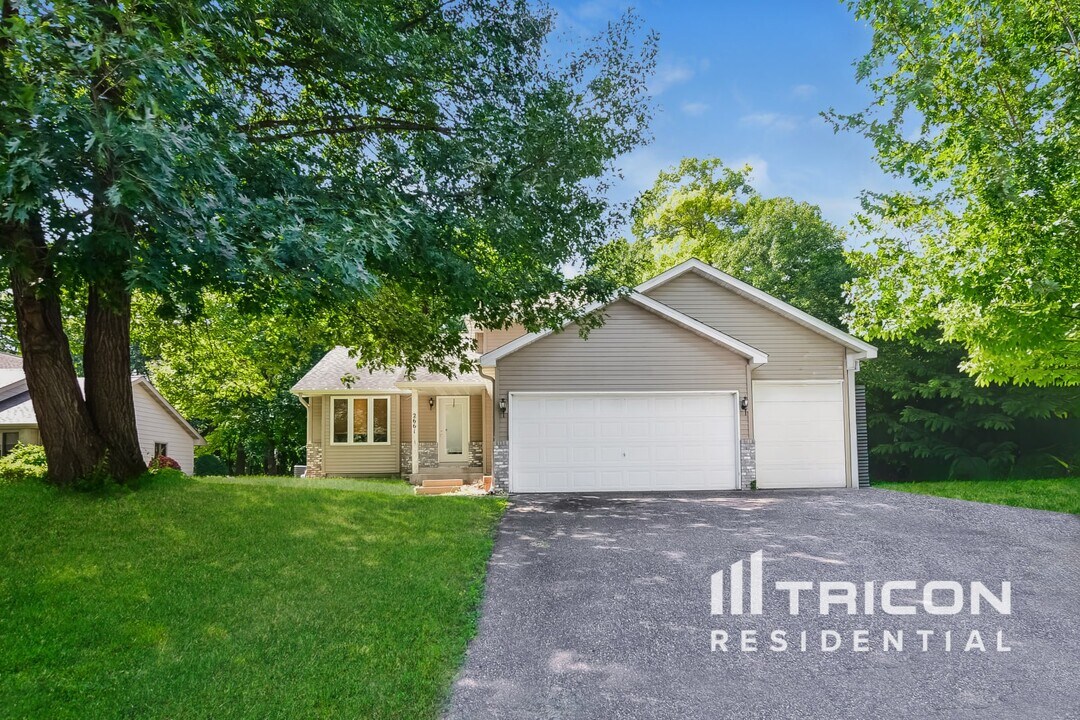 2661 Oak Ridge Dr in Monticello, MN - Building Photo