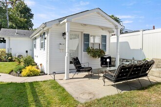 13 Tildean Ln in Bayville, NY - Building Photo - Building Photo
