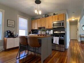 56 Mansfield St, Unit 3 in Boston, MA - Foto de edificio - Building Photo