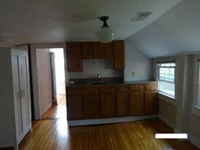 37 Castle St in East Greenwich, RI - Building Photo - Building Photo