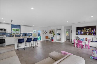 10471 SW 164th St in Miami, FL - Foto de edificio - Building Photo