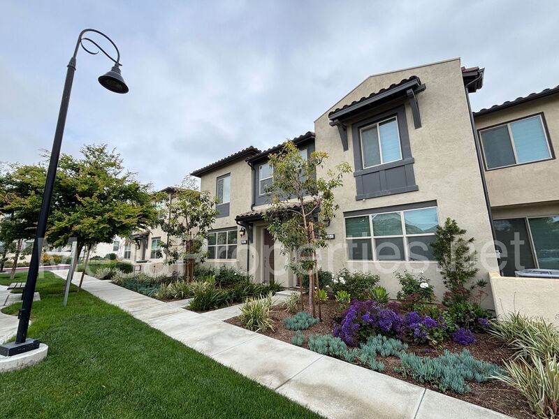 4365 S Alegre Privado in Ontario, CA - Building Photo