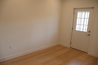 4939 Call Pl SE, Unit 1 in Washington, DC - Foto de edificio - Building Photo