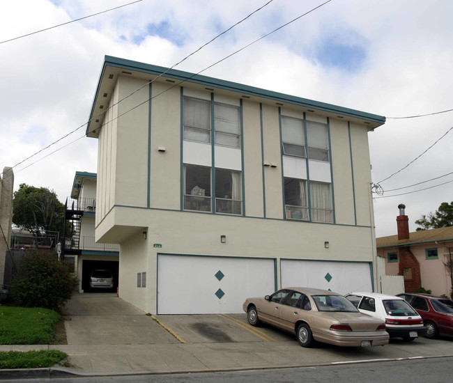 213 East Ave in San Bruno, CA - Foto de edificio - Building Photo