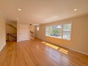300 Adams St, Unit 300 in Newton, MA - Building Photo - Building Photo
