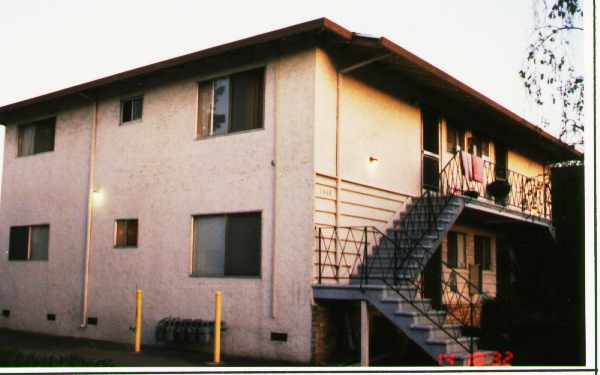 1568 Hollenbeck Avenue in Sunnyvale, CA - Foto de edificio - Building Photo