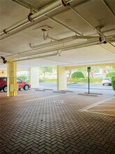 201 Golden Isles Dr, Unit 510 in Hallandale Beach, FL - Foto de edificio - Building Photo