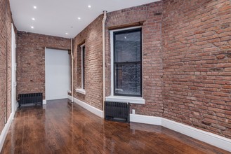 119 Christopher St in New York, NY - Building Photo - Building Photo