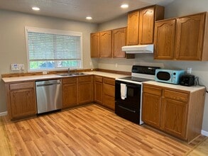 230 E Harrison St in Carlton, OR - Building Photo - Building Photo