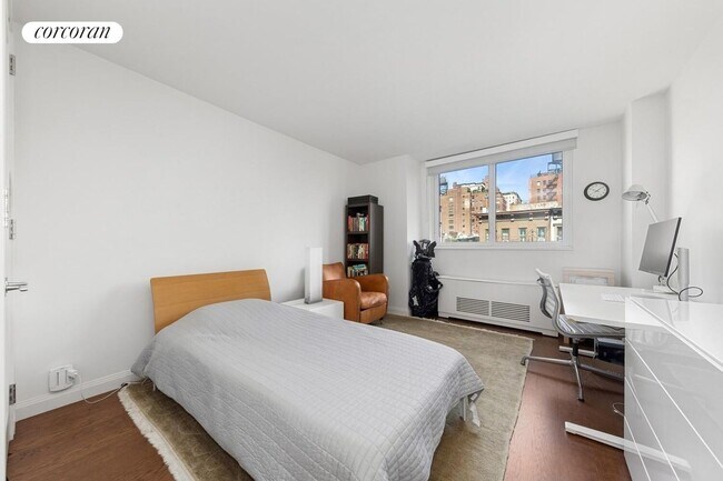 200 E 94th St in New York, NY - Building Photo - Building Photo