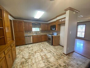 3400 Spurlock Rd in Nederland, TX - Building Photo - Building Photo