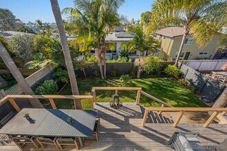 215 N Granados Ave in Solana Beach, CA - Foto de edificio - Building Photo