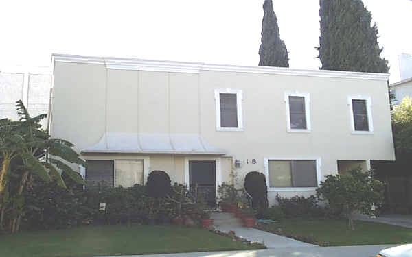 118 N Clark Dr in Los Angeles, CA - Building Photo