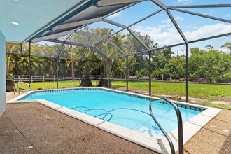 3699 Liberty Square in Ft. Myers, FL - Building Photo - Building Photo