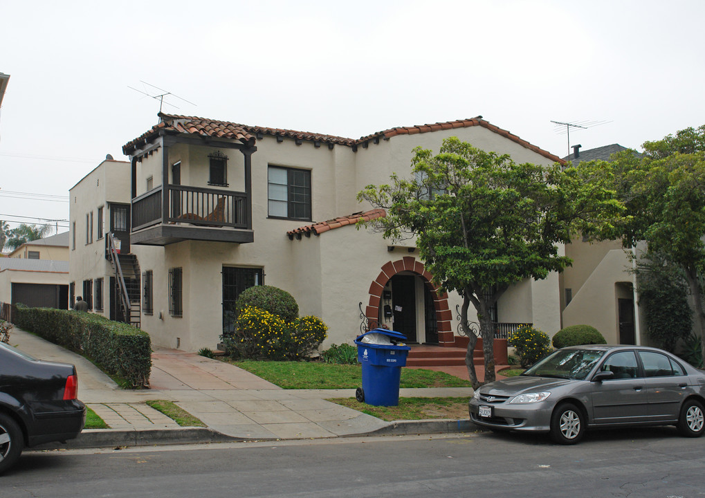 530 N Genesee Ave in Los Angeles, CA - Building Photo