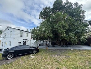 921 N 17th Ct in Hollywood, FL - Building Photo - Building Photo