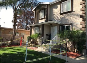 633 E 81st St in Los Angeles, CA - Building Photo