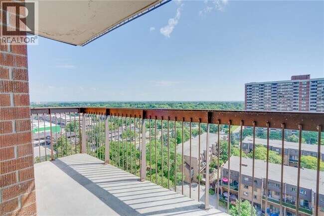 90 Ling Rd in Toronto, ON - Building Photo - Building Photo