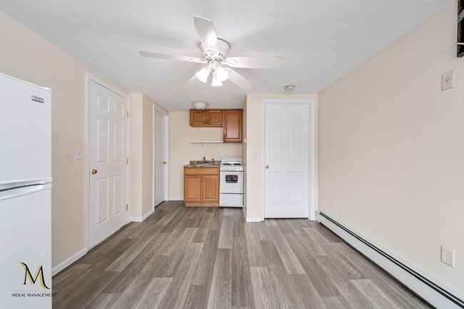 1692 Memorial Dr in Chicopee, MA - Building Photo - Building Photo