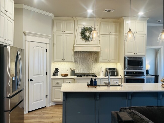 11824 Loren Brook Ln in Yukon, OK - Building Photo - Building Photo