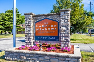 The Hampton Meadows in Des Moines, IA - Building Photo - Building Photo
