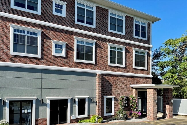 property at 2 Union Pl