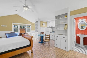 205 SE 7th St-Unit -ID1359136P in Gainesville, FL - Building Photo - Building Photo