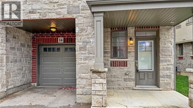 14 Whaley Ln in Hamilton, ON - Building Photo - Building Photo