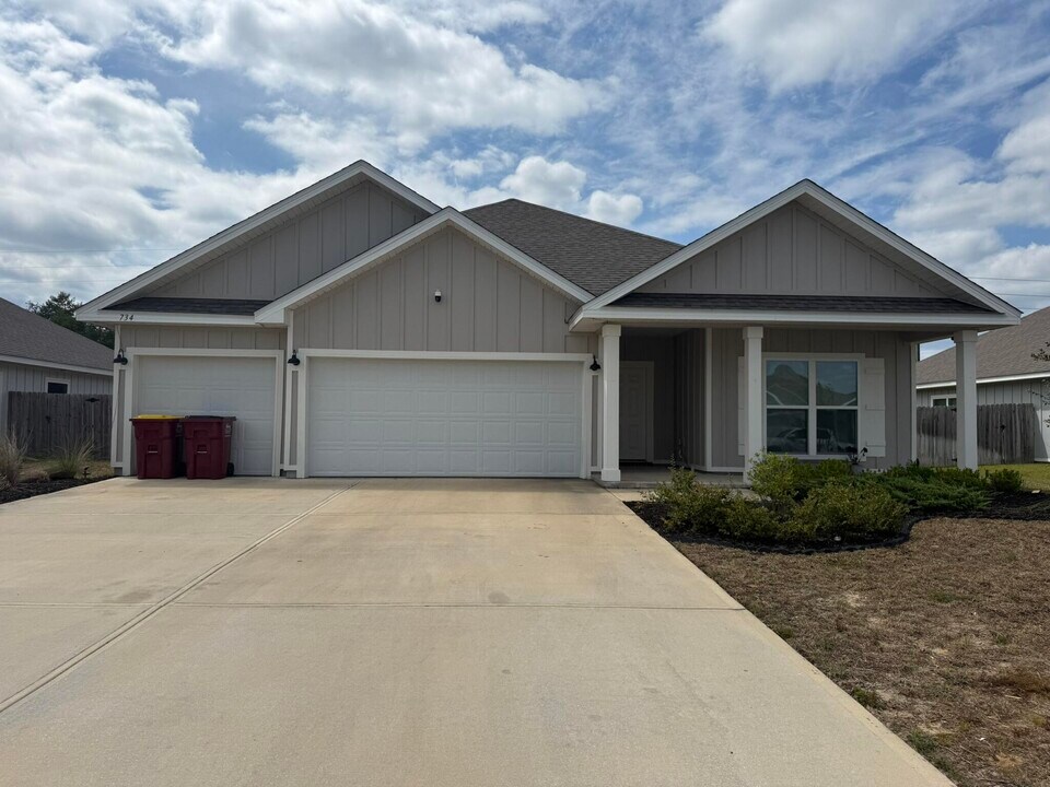 734 Quintana St in Crestview, FL - Building Photo