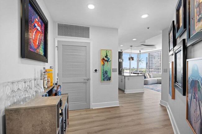 1080 Peachtree St NE in Atlanta, GA - Building Photo - Building Photo