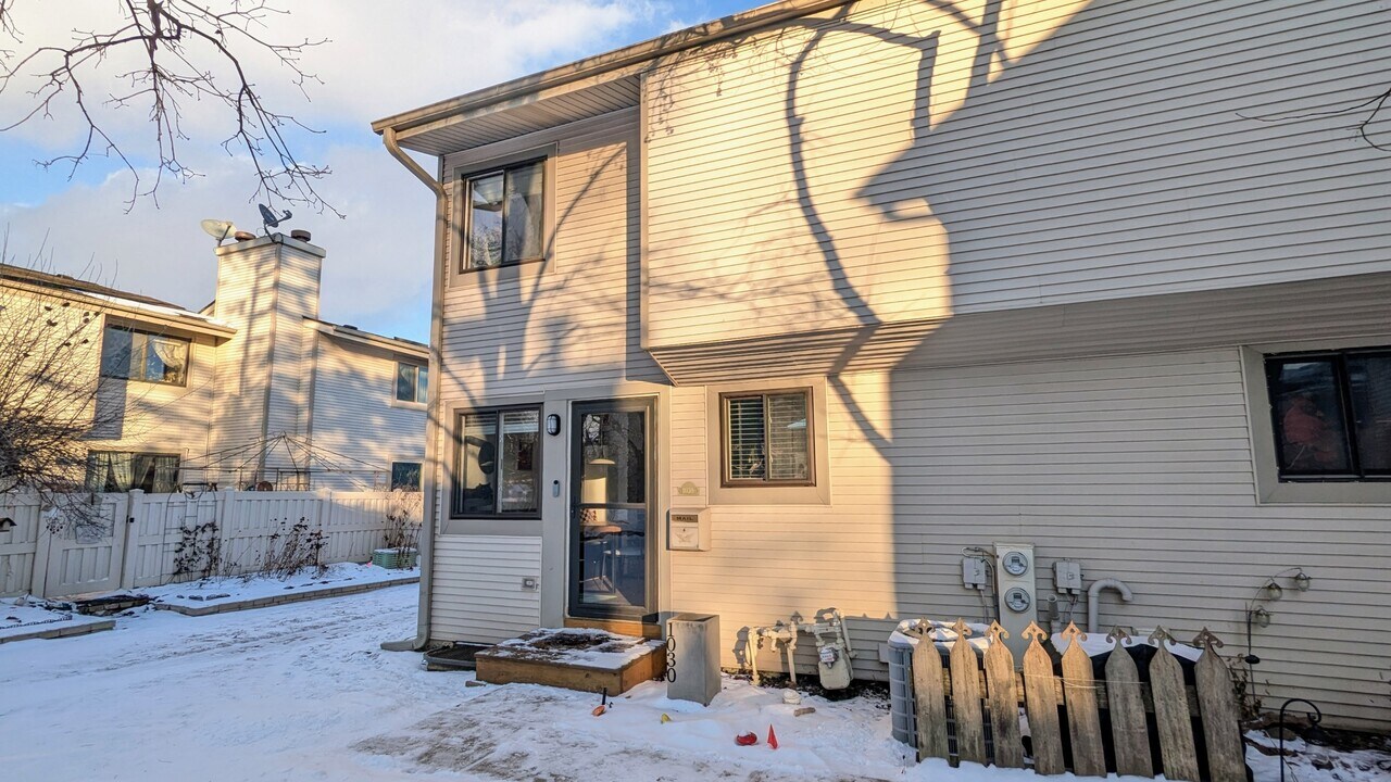 1030 Casa Dr in Schaumburg, IL - Building Photo