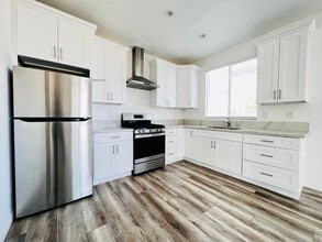 3720 Magnolia Ave in Long Beach, CA - Building Photo - Building Photo