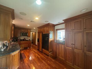 3 Woods End Rd in Morris Plains, NJ - Building Photo - Building Photo