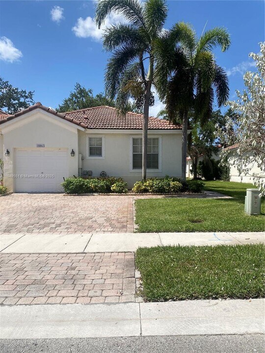 18863 SW 26th St in Miramar, FL - Building Photo