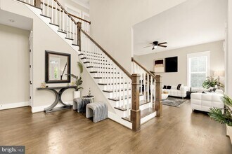 10602 Oak Pl in Fairfax, VA - Building Photo - Building Photo