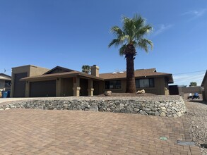 2830 Yuma Dr in Lake Havasu City, AZ - Foto de edificio - Building Photo