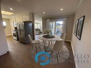 3076 Governor Dr in San Diego, CA - Building Photo - Building Photo