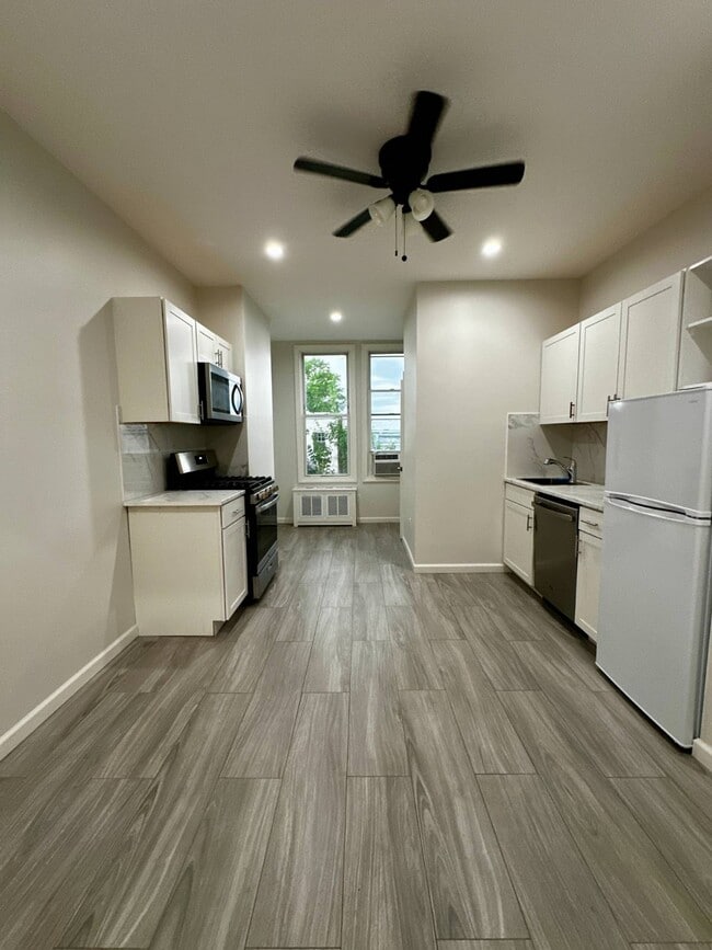 53-52 72nd Pl in Queens, NY - Building Photo - Building Photo